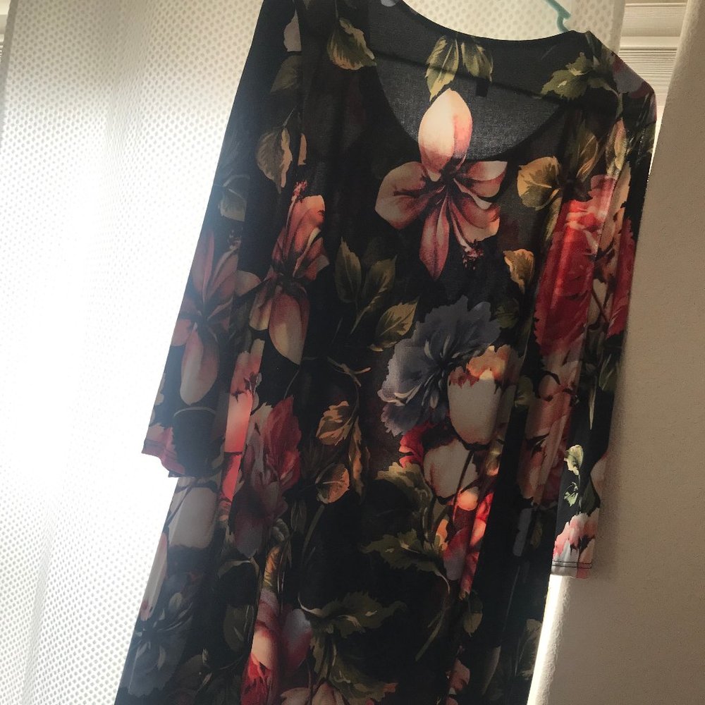 Voll Style Black Floral Tunic - 1X - Never Worn